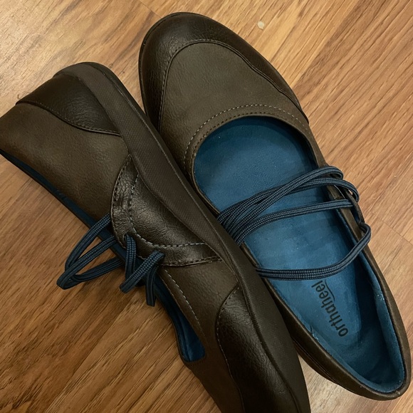 Orthaheel flats worn only a couple of times - Picture 2 of 5